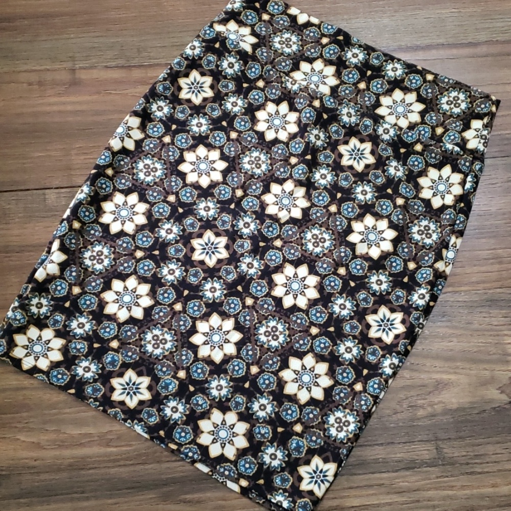 Nw/oT Lularoe  cassie skirt size L